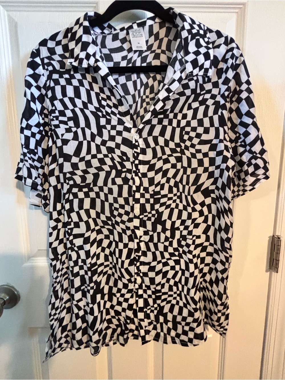 😍Wild Fable Black & White Retro Patterned Button Front Top Size Small